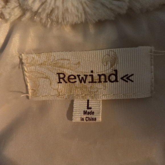 Rewind Faux Fur Button Closure Wrap Vest Size Large - Picture 11 of 16